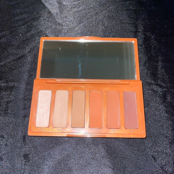 Urban Decay NAKED Petite Heat Eyeshadow Palette - Picture 4 of 6